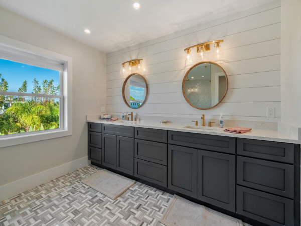 Exquisite 4 Bedroom Vacation Rental with Great Amenities